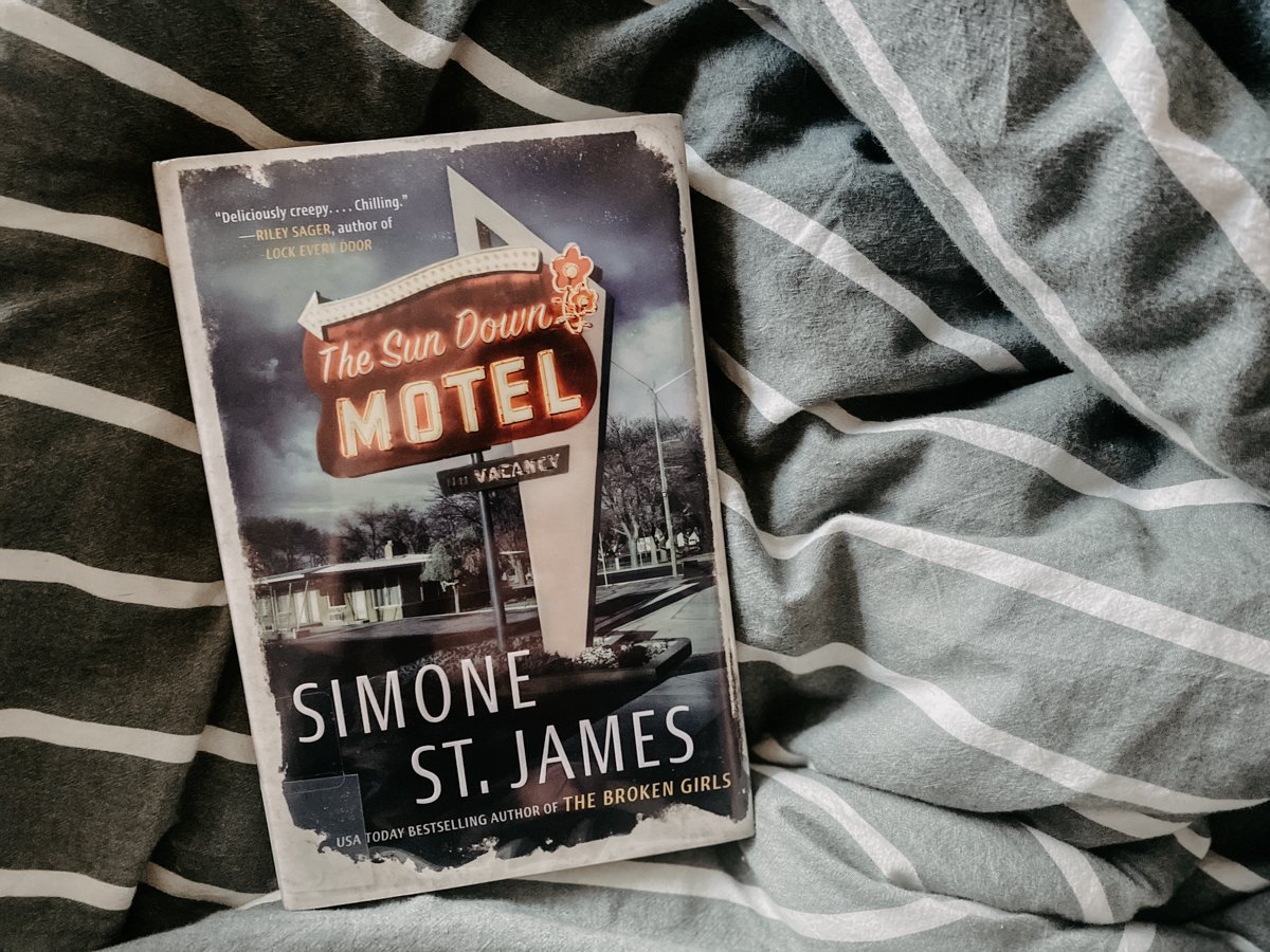 You are currently viewing The Sun Down Motel by Simone St. James
